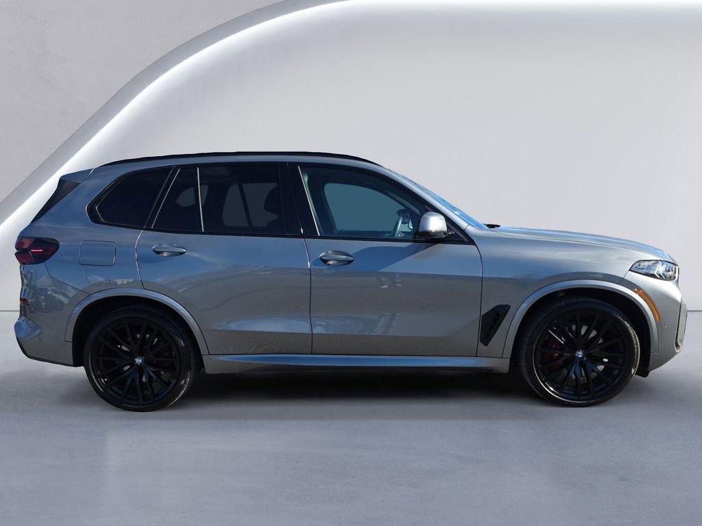 Used 2025 BMW X5 xDrive40i w/ M Sport Package image 3