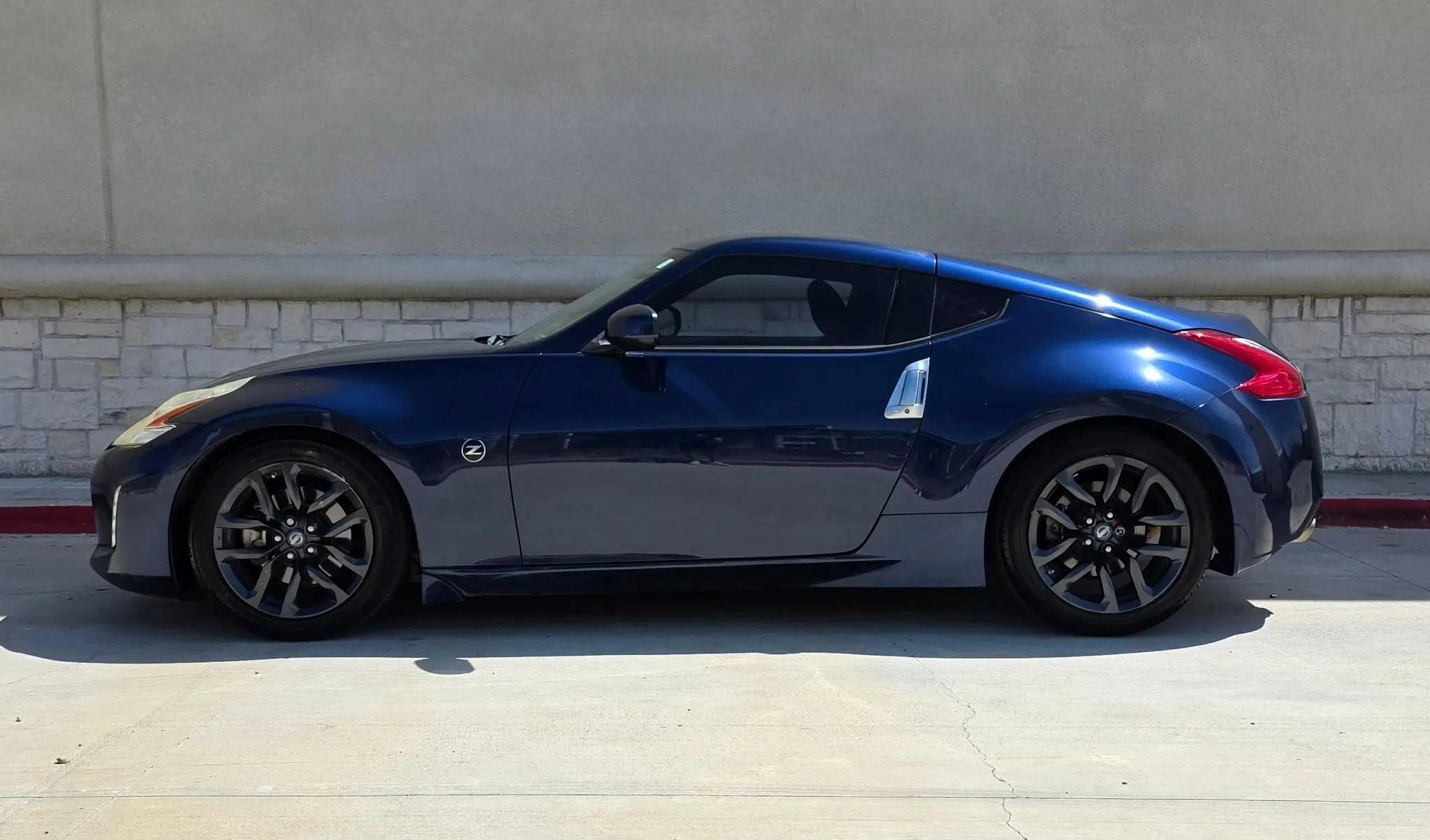 Used 2015 Nissan 370Z Coupe RWD image 7