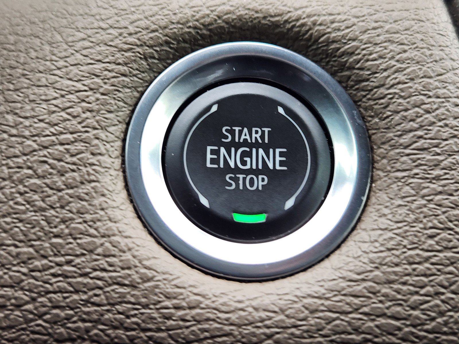 Certified 2025 GMC Canyon Denali image 17