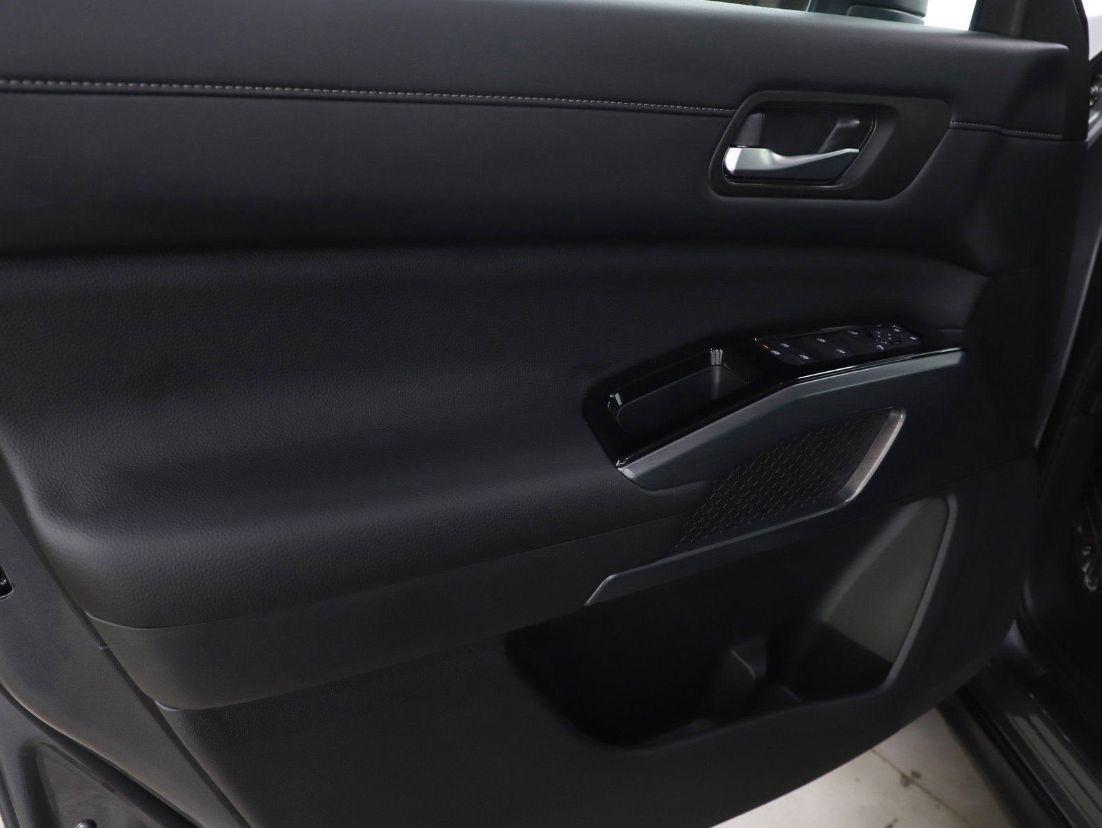 Used 2025 Nissan Pathfinder SL w/ Cargo Package image 20