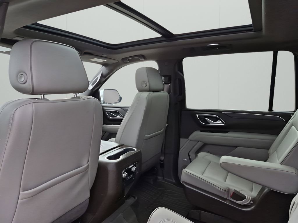 Used 2022 GMC Yukon XL SLT w/ SLT Premium Package image 18