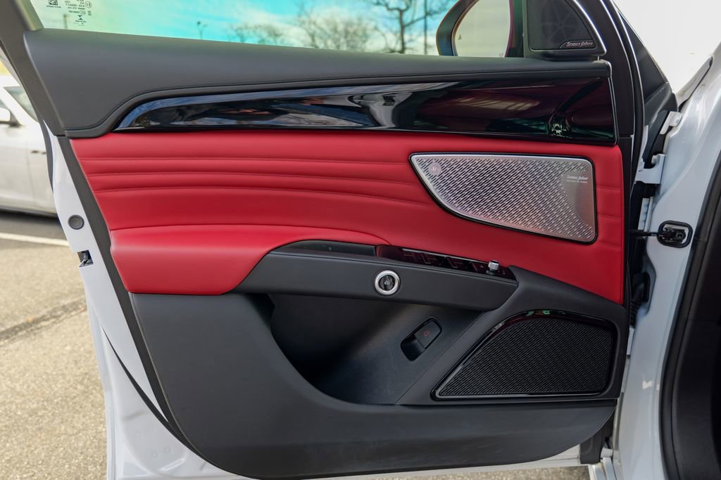 Certified 2023 Maserati Grecale Modena image 17