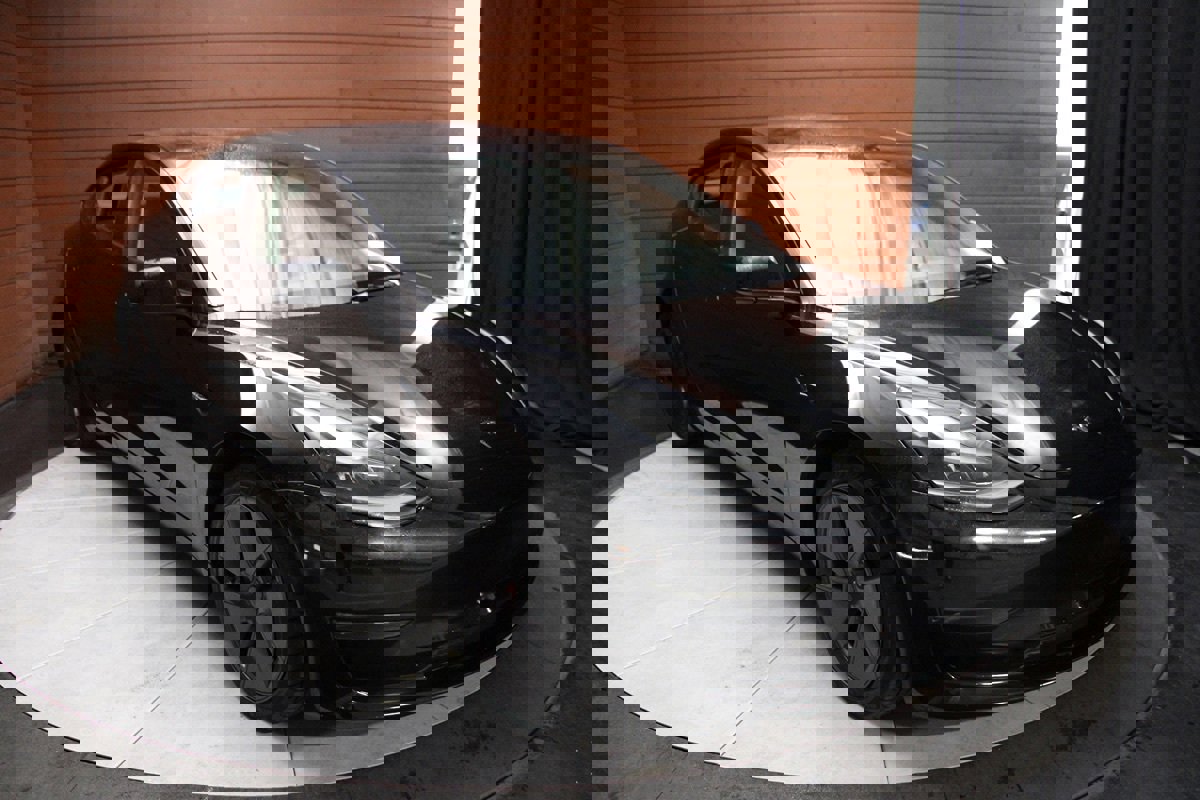 Used 2023 Tesla Model 3 Standard Range image 15