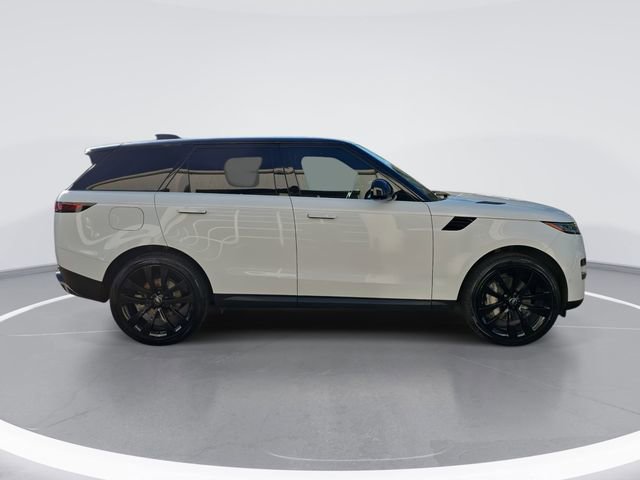 Used 2024 Land Rover Range Rover Sport SE image 2
