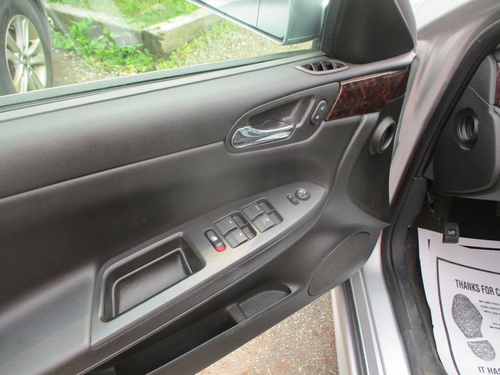 Used 2014 Chevrolet Impala LT w/ LT Sunroof Package FWD image 12