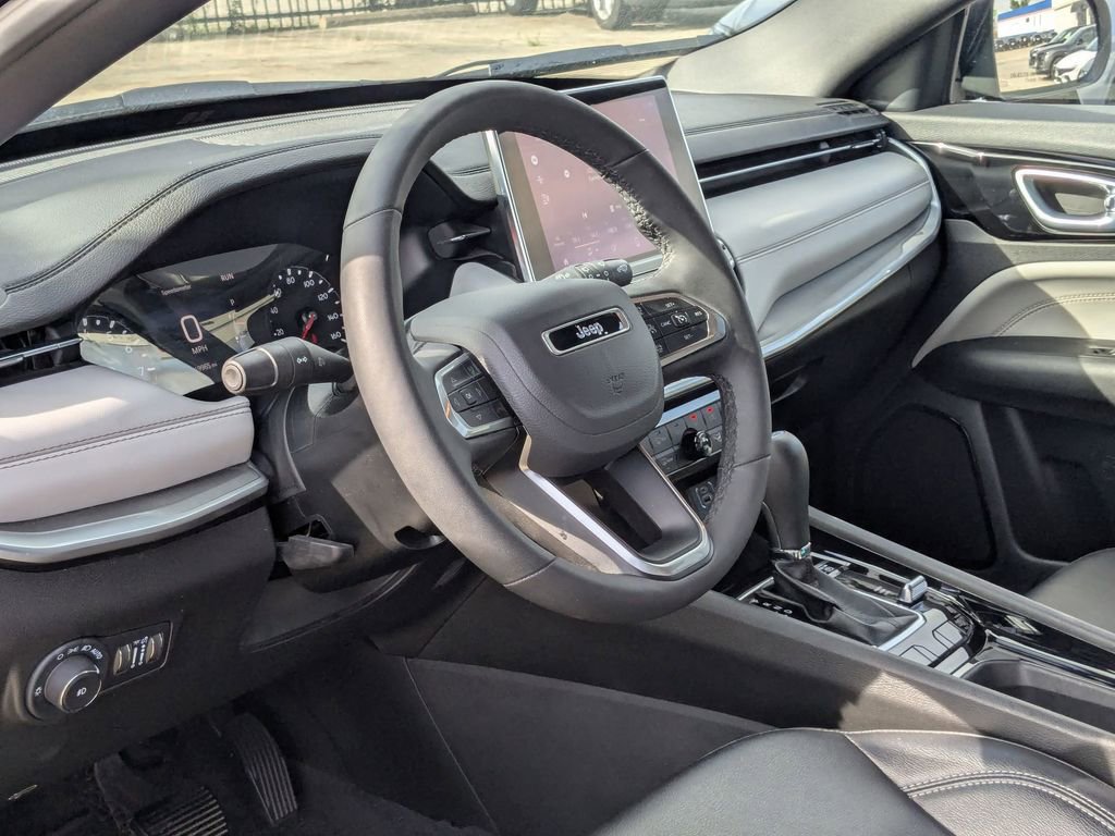 Used 2025 Jeep Compass Limited AWD/4WD image 14