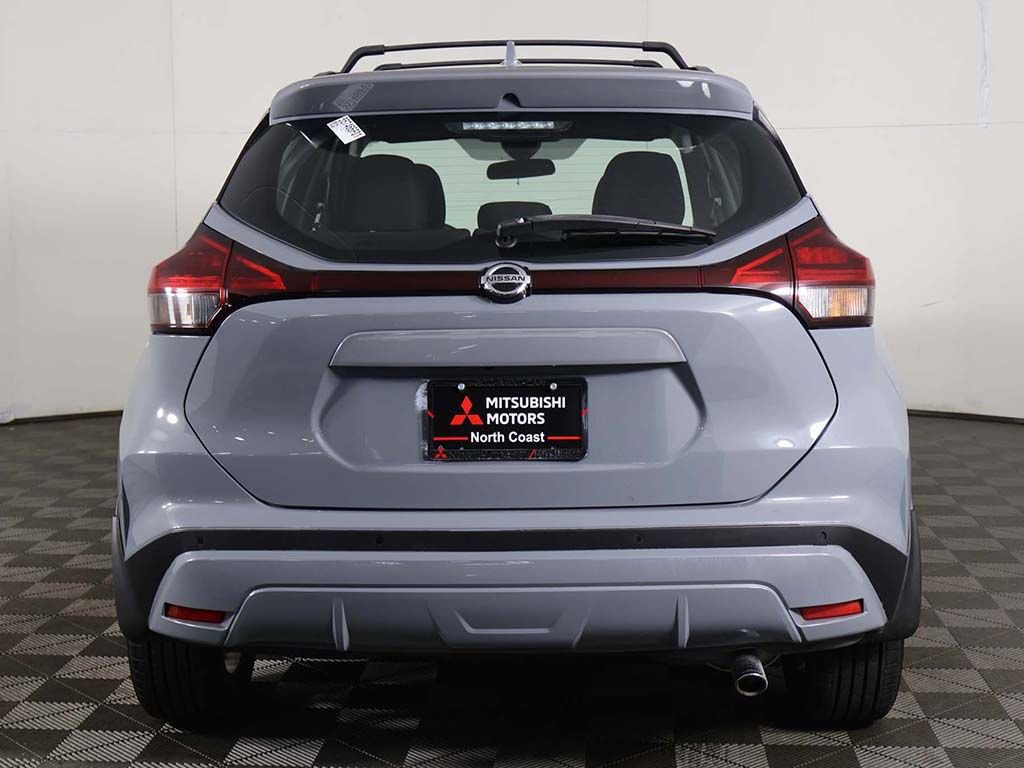 Used 2021 Nissan Kicks SR w/ Exterior Package image 11