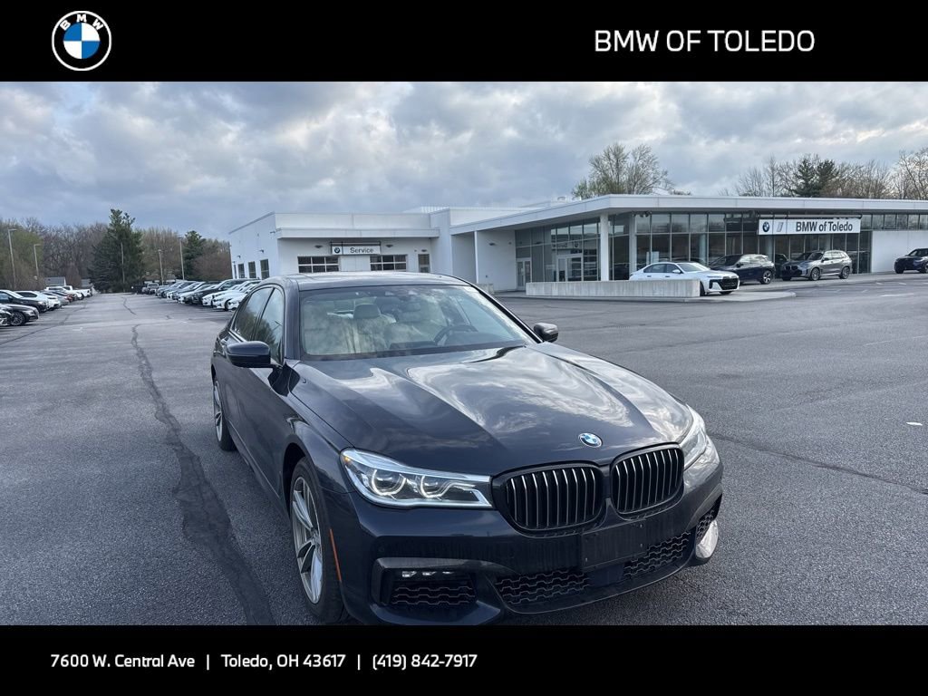 Used 2018 BMW 750i xDrive AWD/4WD image 1