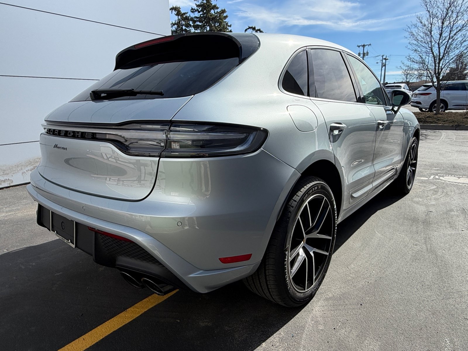 Used 2025 Porsche Macan AWD/4WD image 40