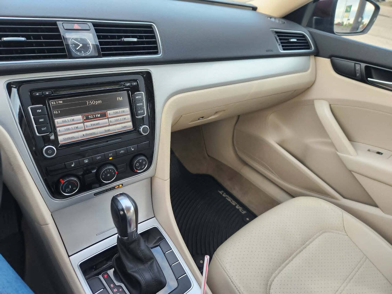Used 2013 Volkswagen Passat 2.5 SE FWD image 23