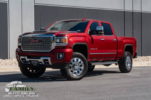 Used 2018 GMC Sierra 2500 Denali w/ Duramax Plus Package AWD/4WD image 1