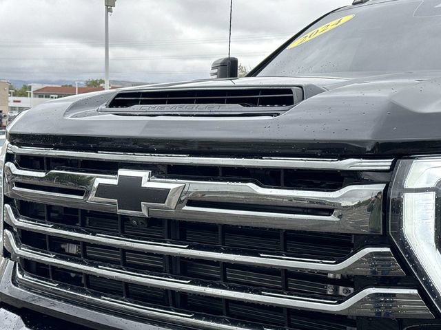 Used 2024 Chevrolet Silverado 2500 High Country w/ High Country Premium Package AWD/4WD image 31