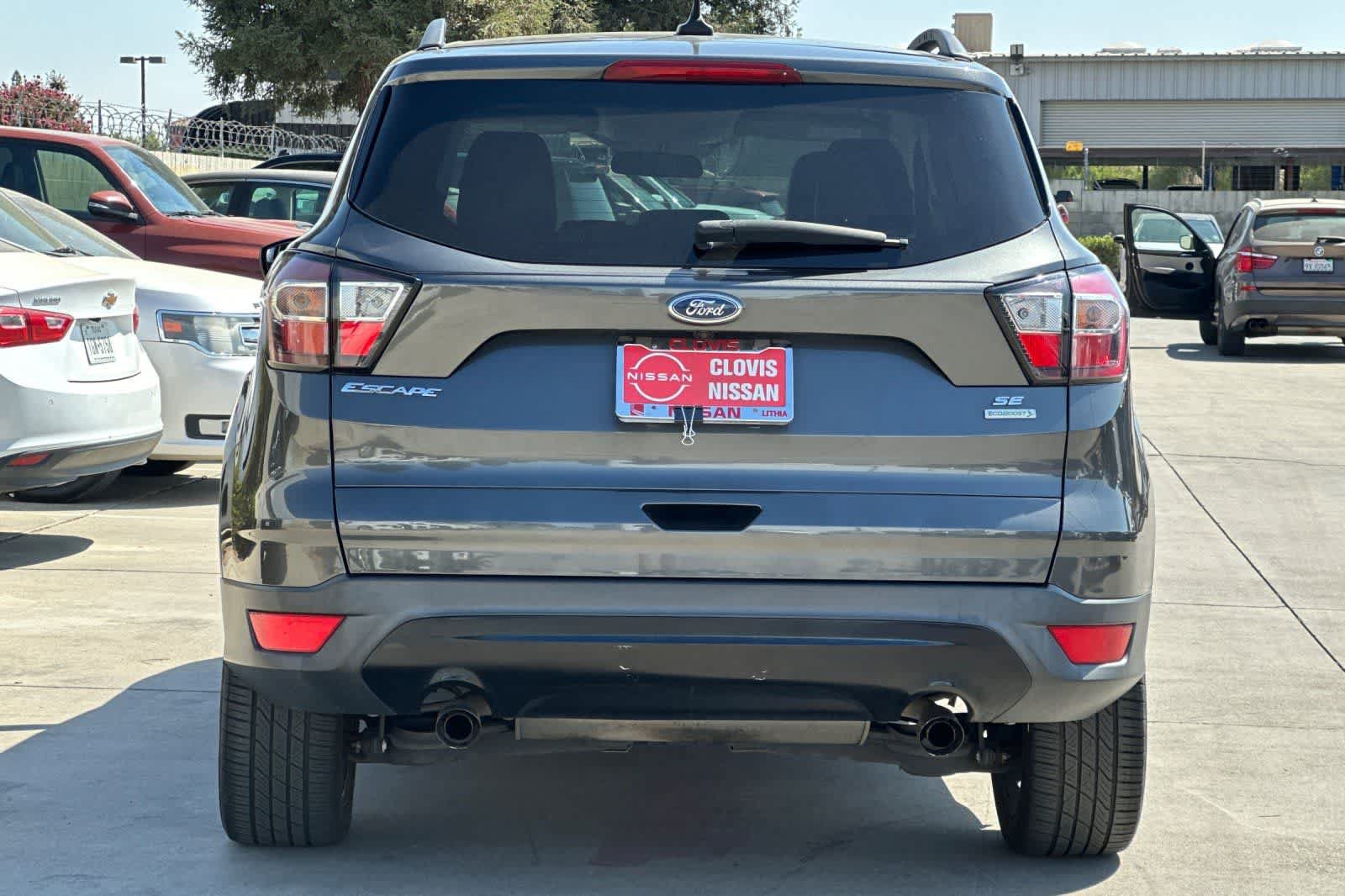 Used 2018 Ford Escape SE w/ SE Sport Appearance Package FWD image 8
