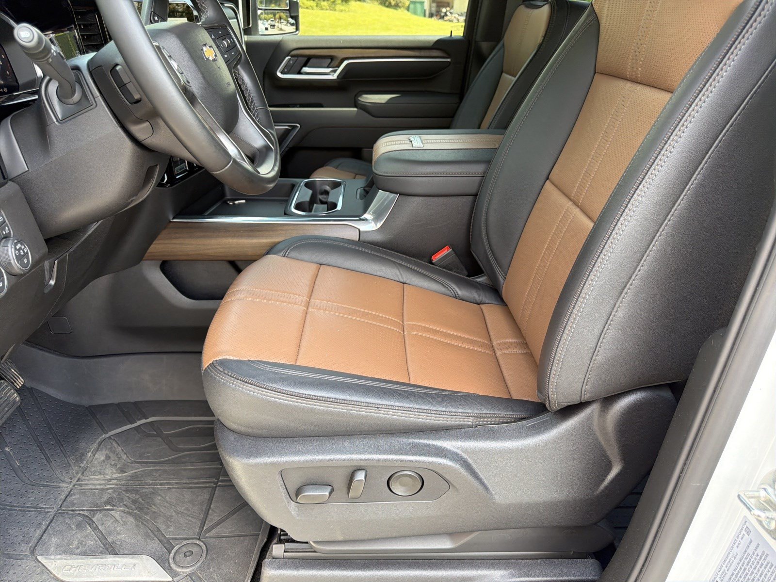 Used 2026 Chevrolet Silverado 3500 High Country w/ Technology Package AWD/4WD image 9