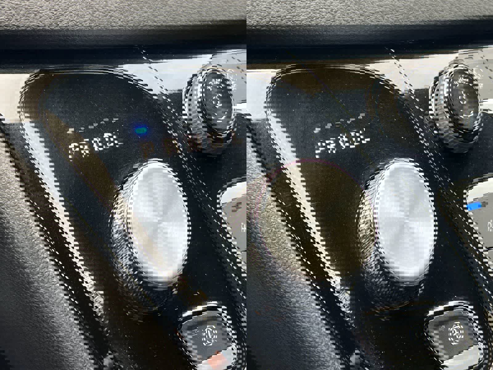 Used 2025 Chrysler Pacifica Select image 23