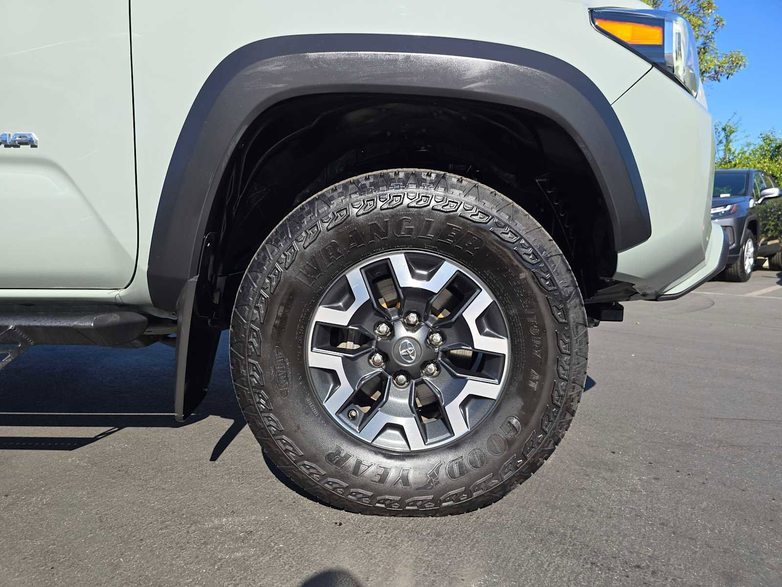 Used 2022 Toyota Tacoma TRD Off-Road image 9