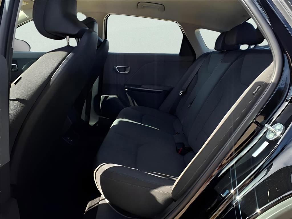 Used 2025 Kia K4 LXS image 14