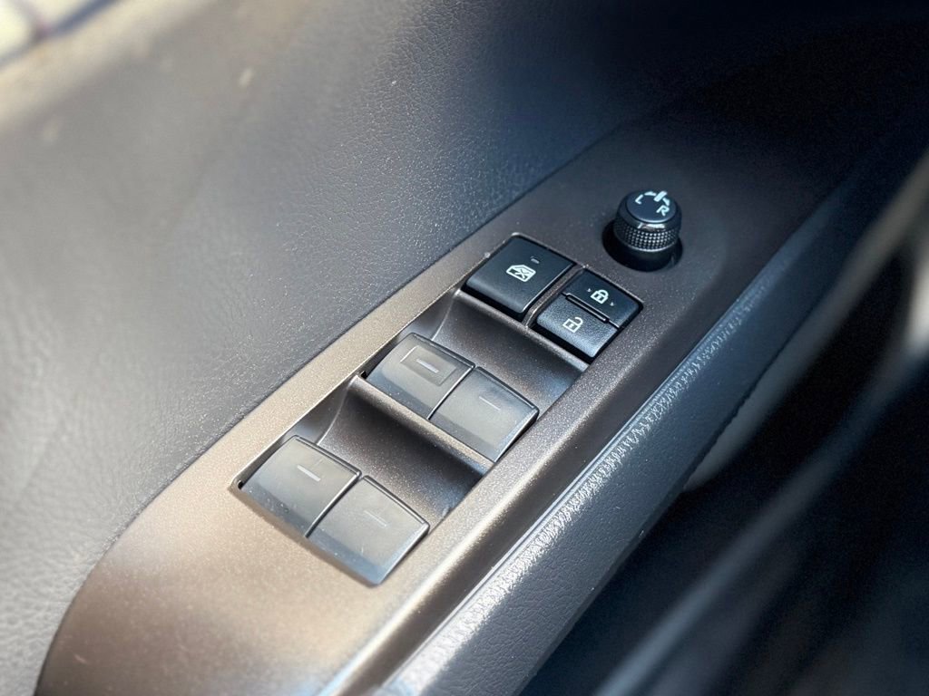 Used 2023 Toyota Camry SE image 19