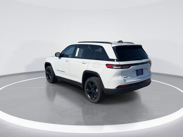 Used 2022 Jeep Grand Cherokee Altitude AWD/4WD image 5
