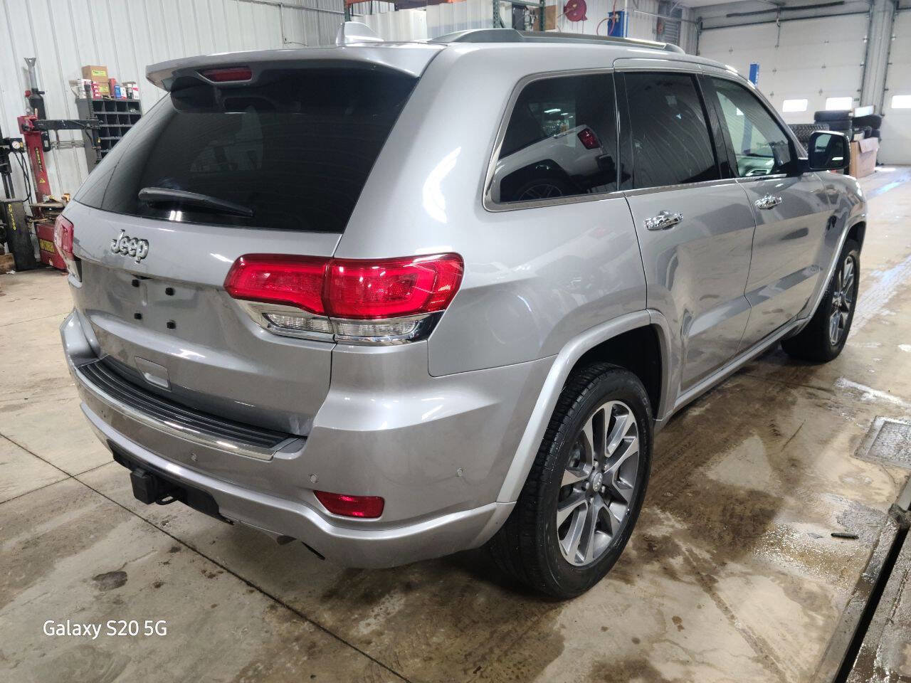 Used 2018 Jeep Grand Cherokee Overland image 9