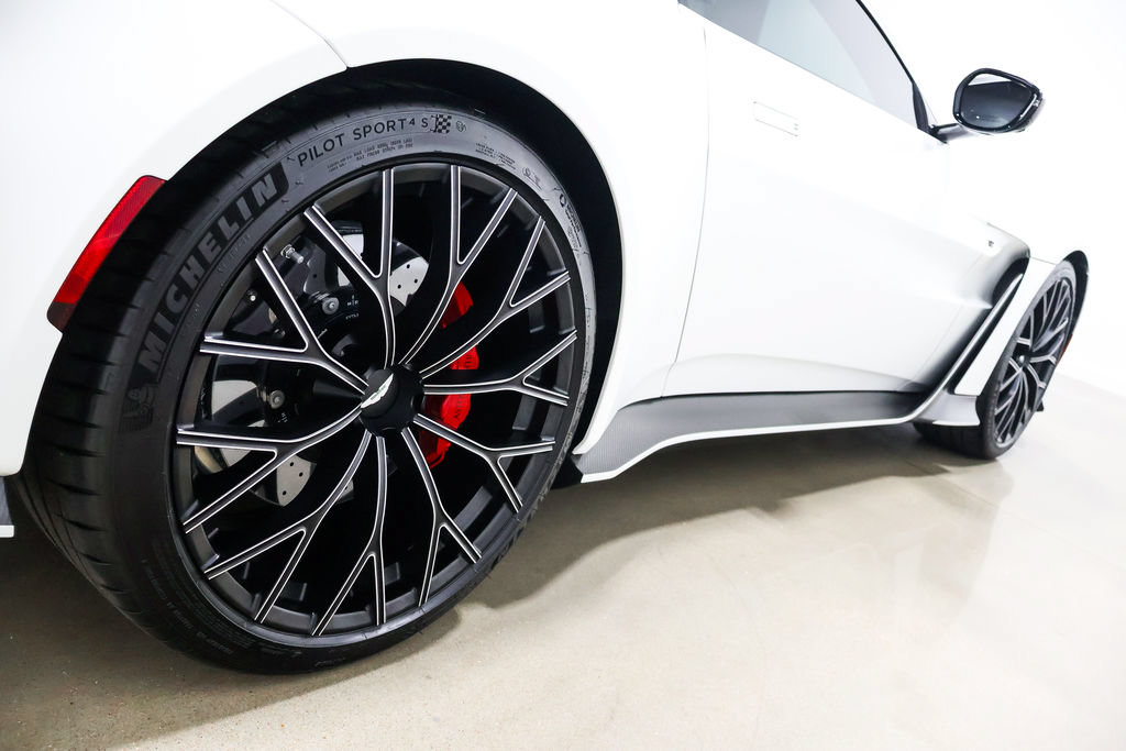 Used 2023 Aston Martin V12 Vantage RWD image 26