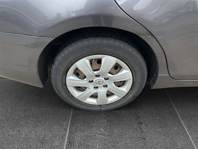 Used 2010 Toyota Camry LE FWD image 14