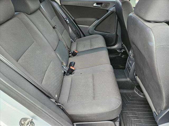 Used 2017 Volkswagen Tiguan S image 17