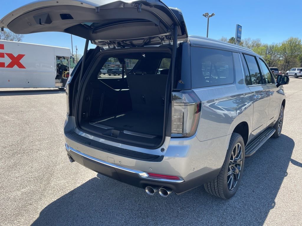 New 2026 Chevrolet Suburban Premier w/ Sun And Tow Package image 32
