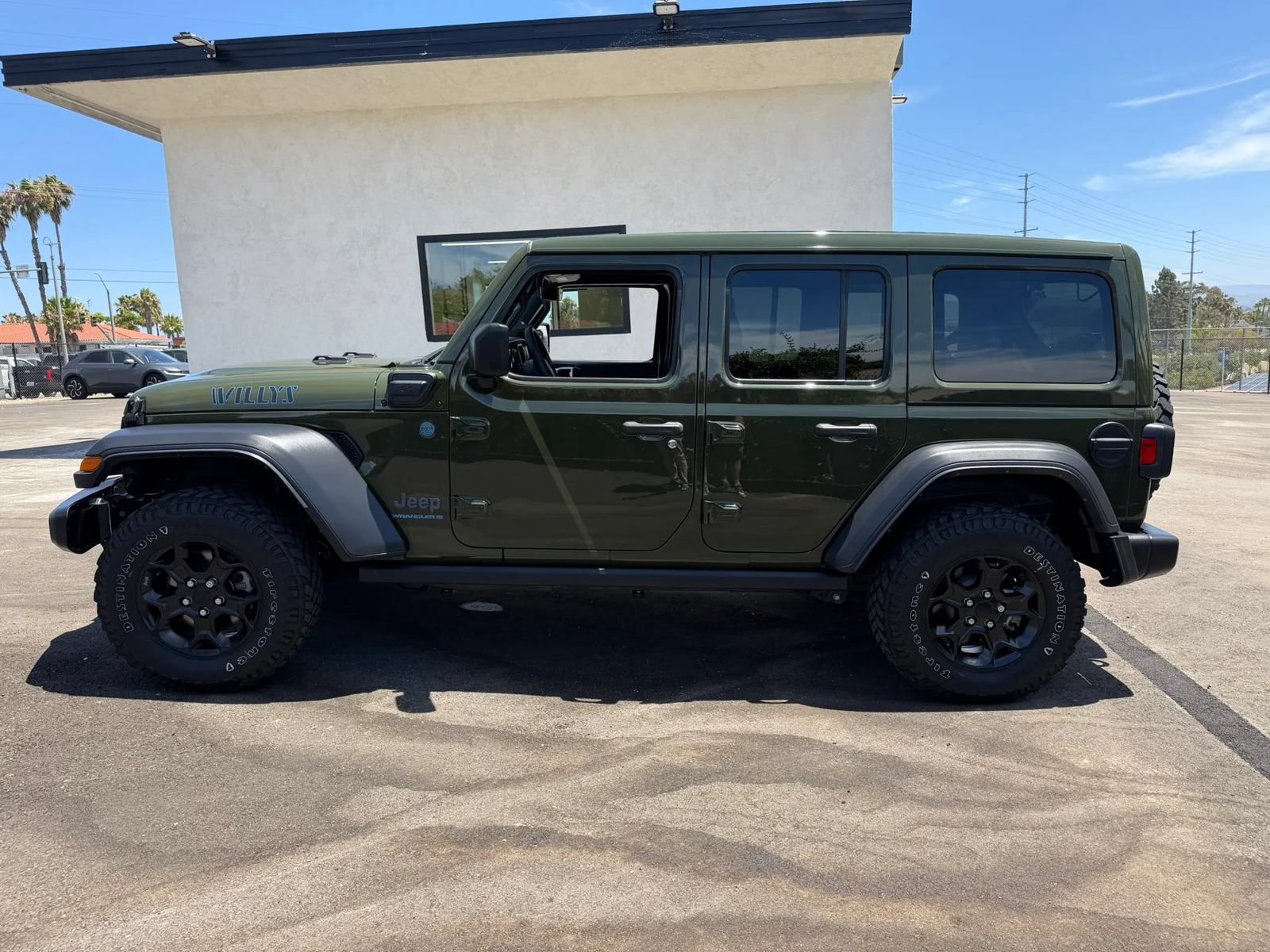 Used 2023 Jeep Wrangler Unlimited w/ Sun & Screen Package AWD/4WD image 8