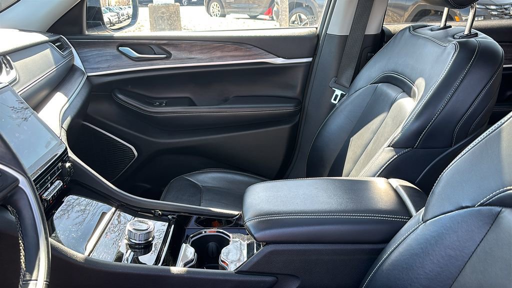 Used 2021 Jeep Grand Cherokee L Limited image 24