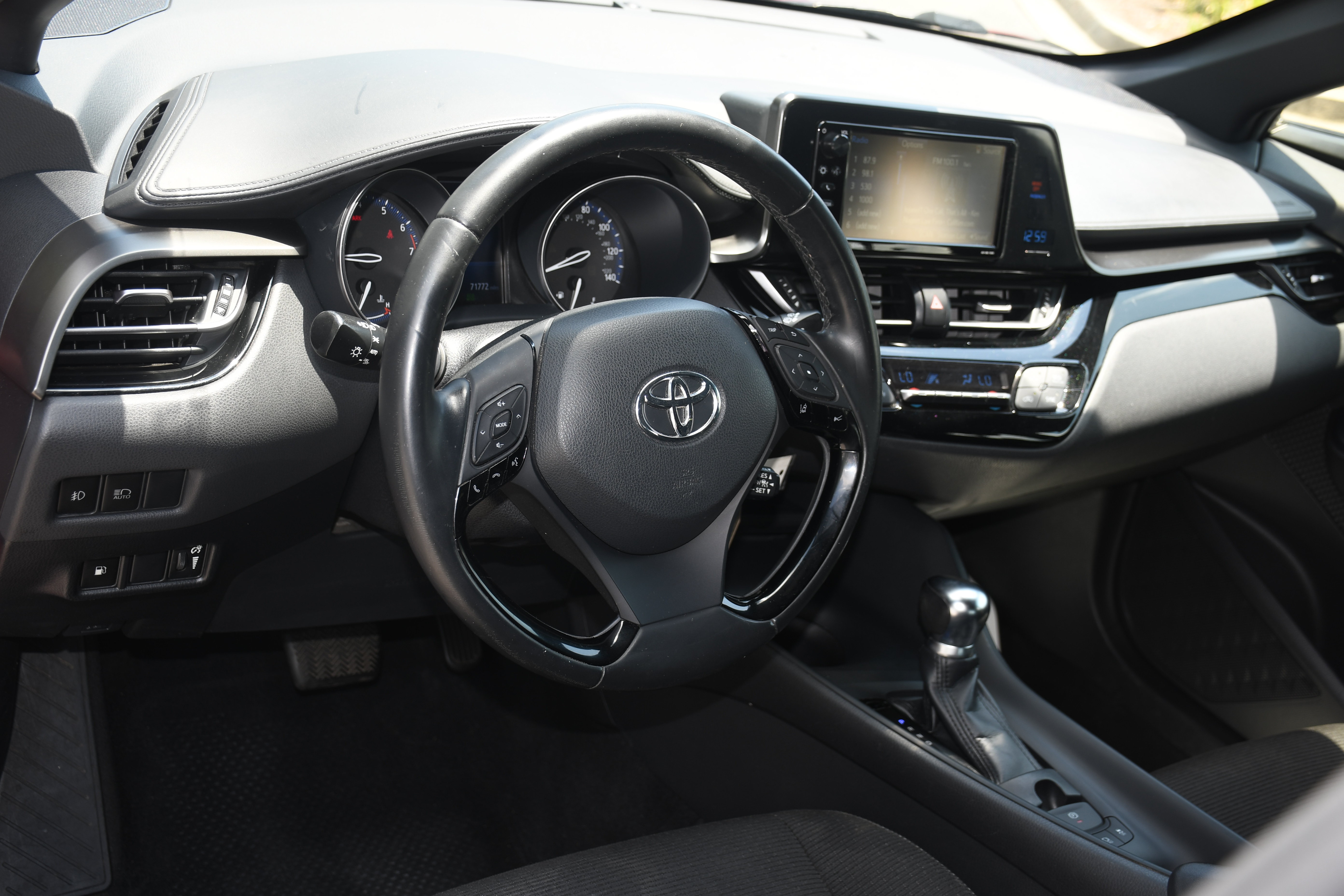 Used 2018 Toyota C-HR XLE FWD image 8