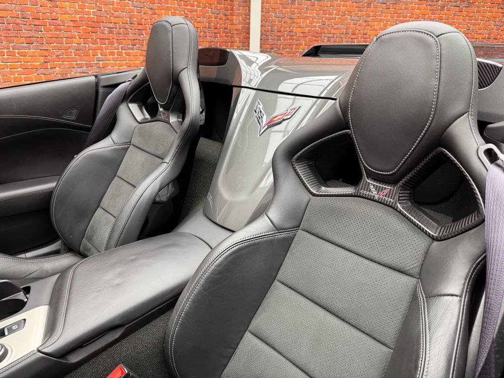 Used 2015 Chevrolet Corvette Z06 w/ 3LZ Preferred Equipment Group RWD image 30
