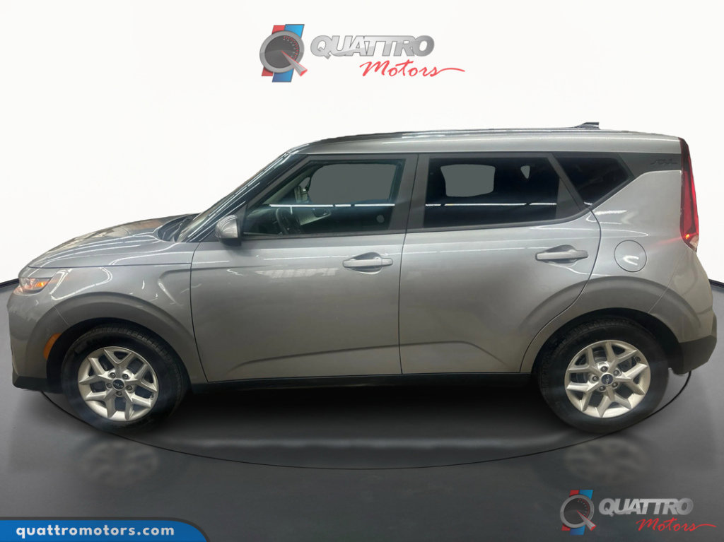 Used 2022 Kia Soul LX w/ Technology Package image 2