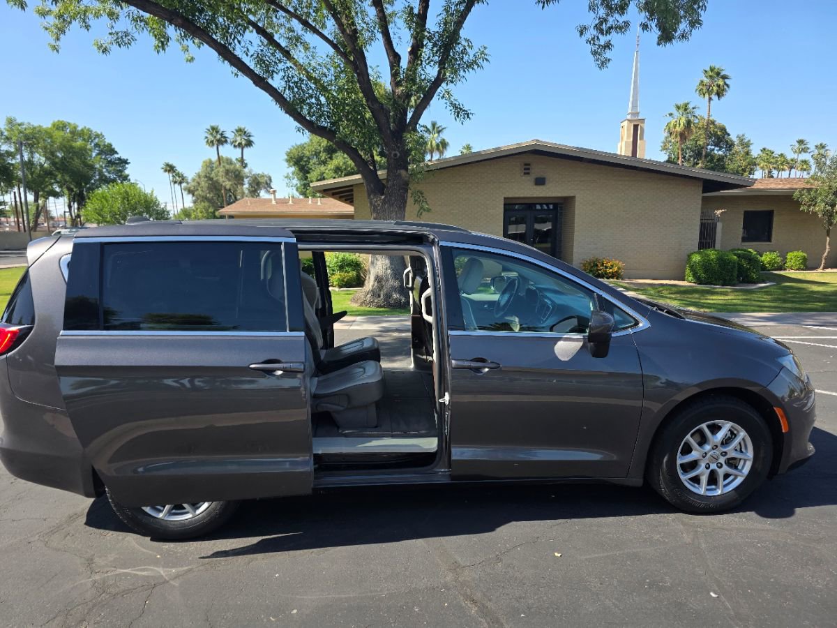 Used 2021 Chrysler Voyager Lxi FWD image 5