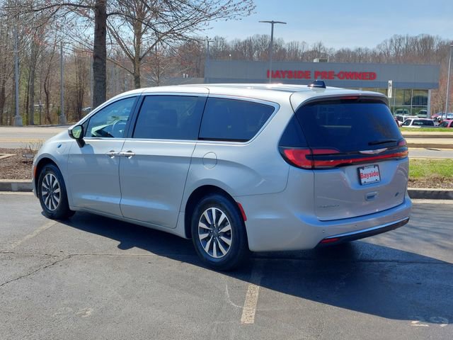 Used 2023 Chrysler Pacifica Touring-L image 15