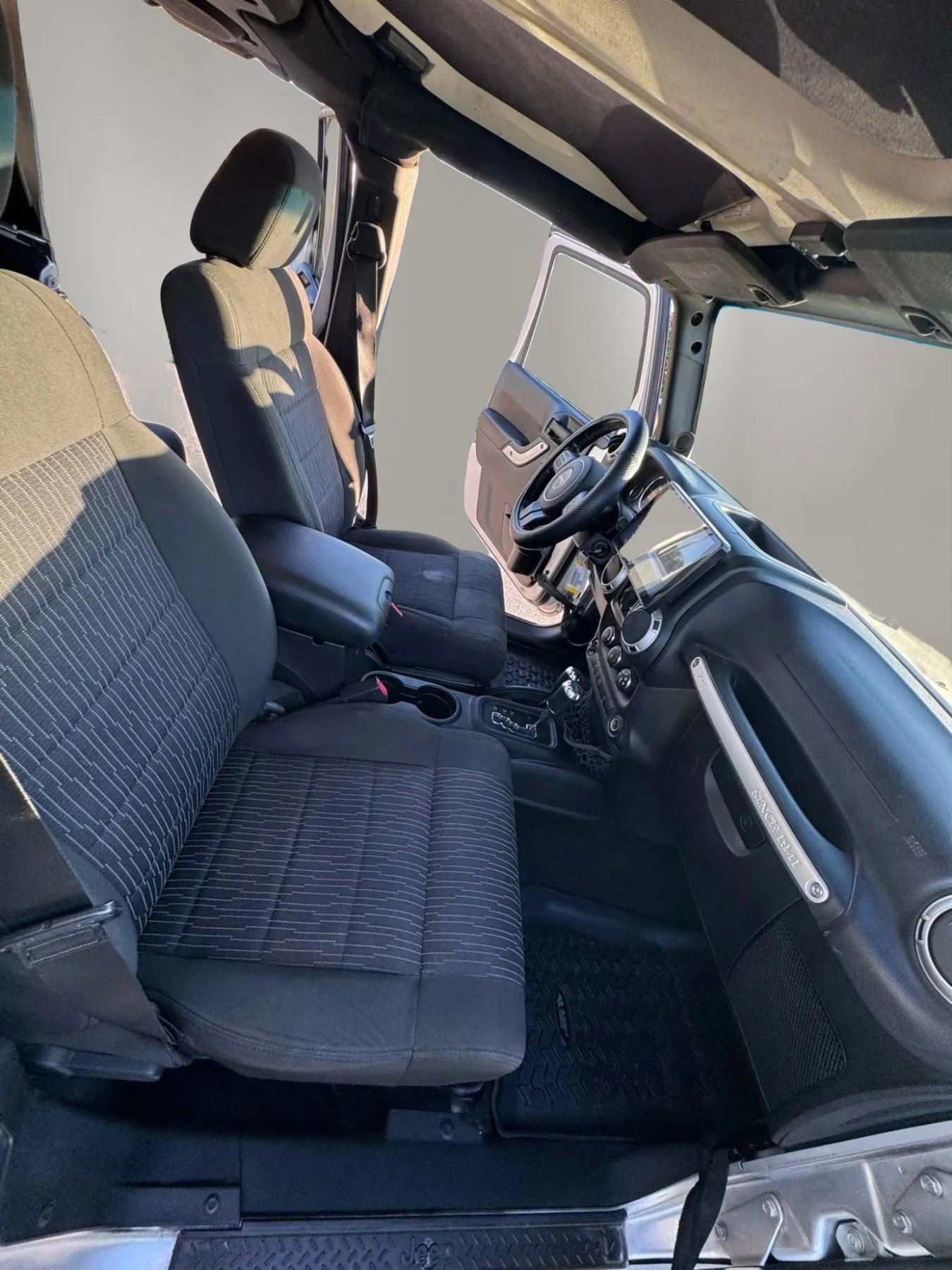 Used 2012 Jeep Wrangler Unlimited Sahara w/ Dual Top Group AWD/4WD image 9