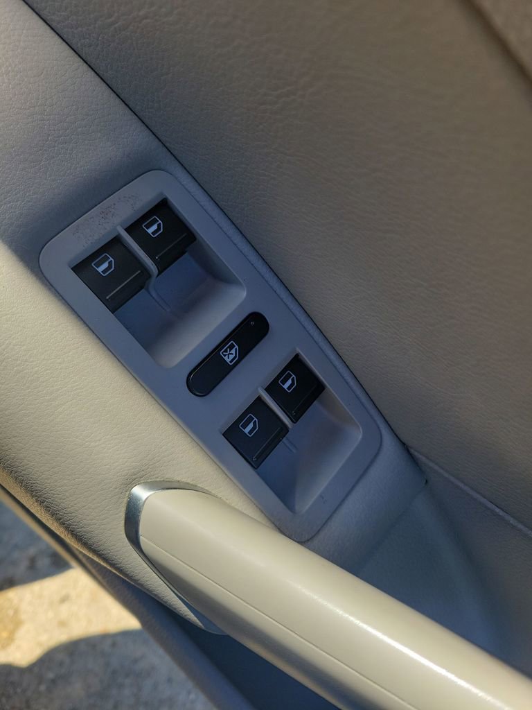 Used 2019 Volkswagen Passat 2.0T Wolfsburg w/ Wheels & Sunroof Package image 12