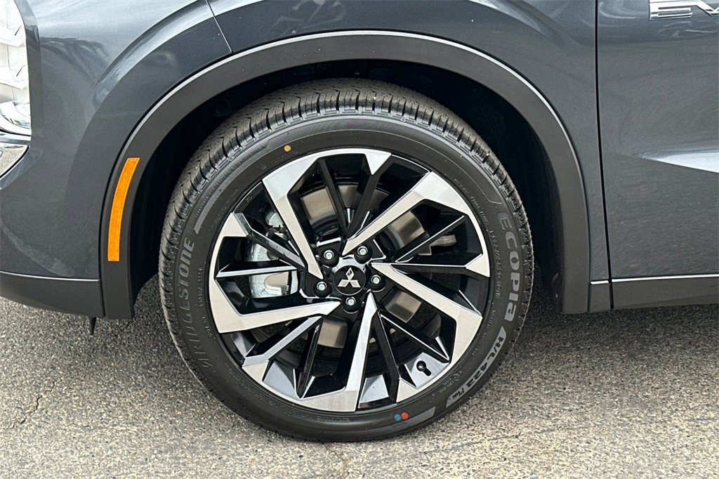 New 2025 Mitsubishi Outlander SE image 25