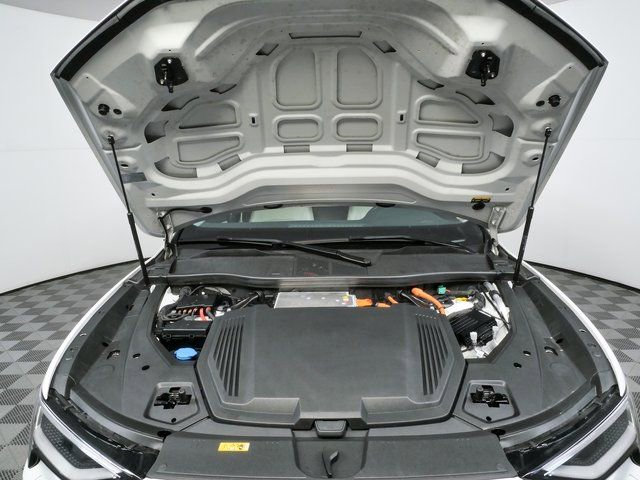 Used 2023 Audi e-tron Premium Plus w/ Premium Plus Package image 36