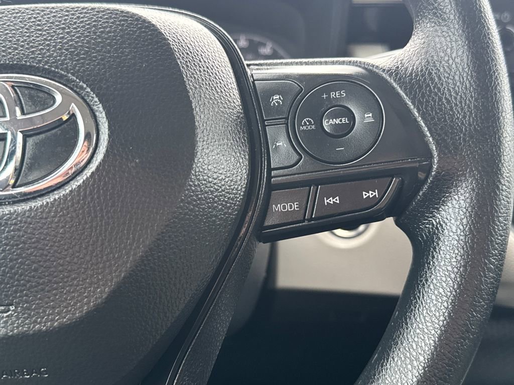 Used 2025 Toyota Corolla LE w/ Convenience Package image 18