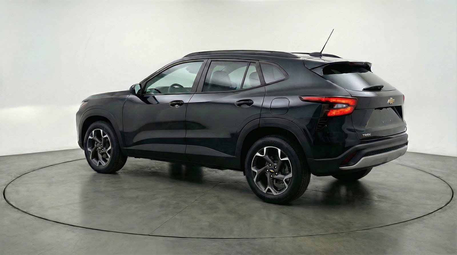 Used 2025 Chevrolet Trax LT w/ LT Convenience Package image 6