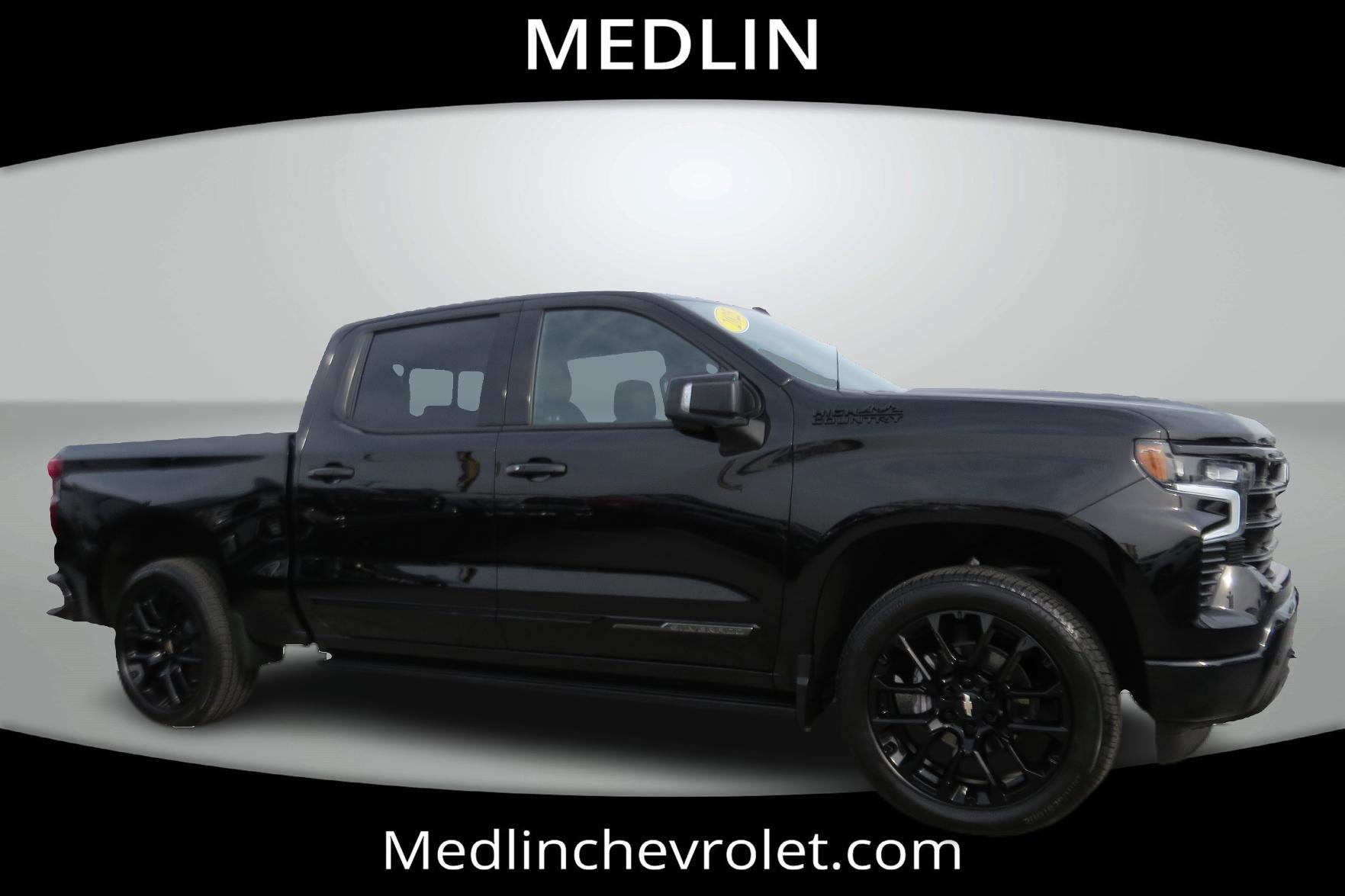 Used 2025 Chevrolet Silverado 1500 High Country w/ Midnight Edition AWD/4WD image 1