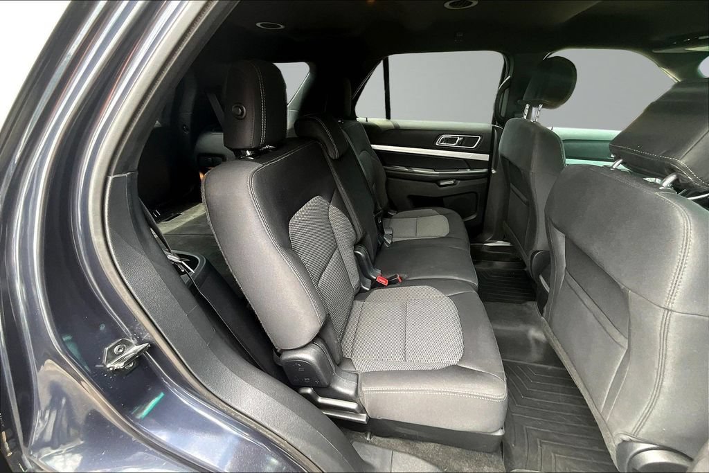 Used 2017 Ford Explorer XLT AWD/4WD image 26