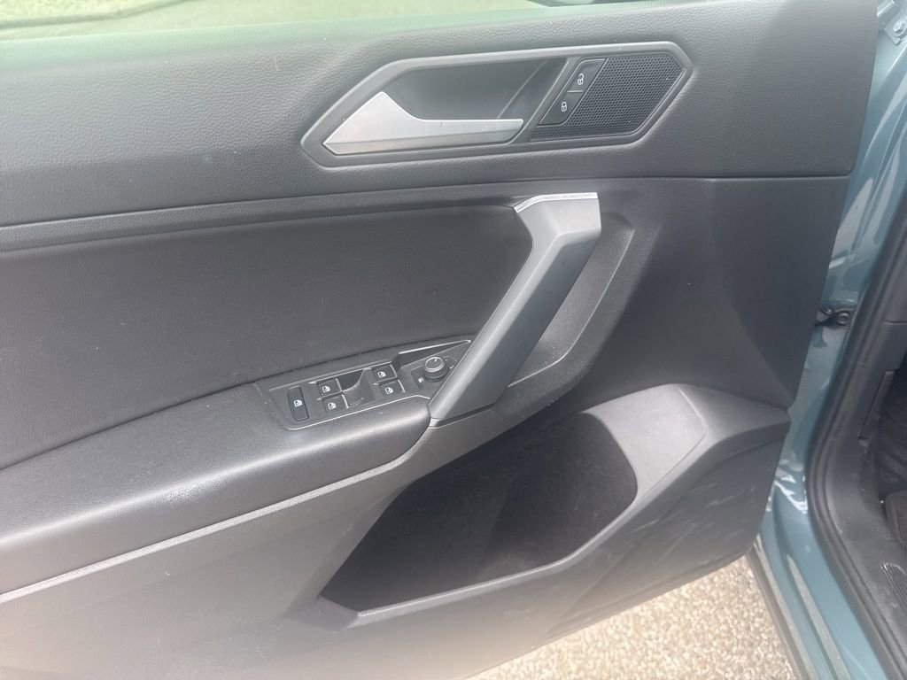 Used 2019 Volkswagen Tiguan SE w/ Panoramic Sunroof Package image 16