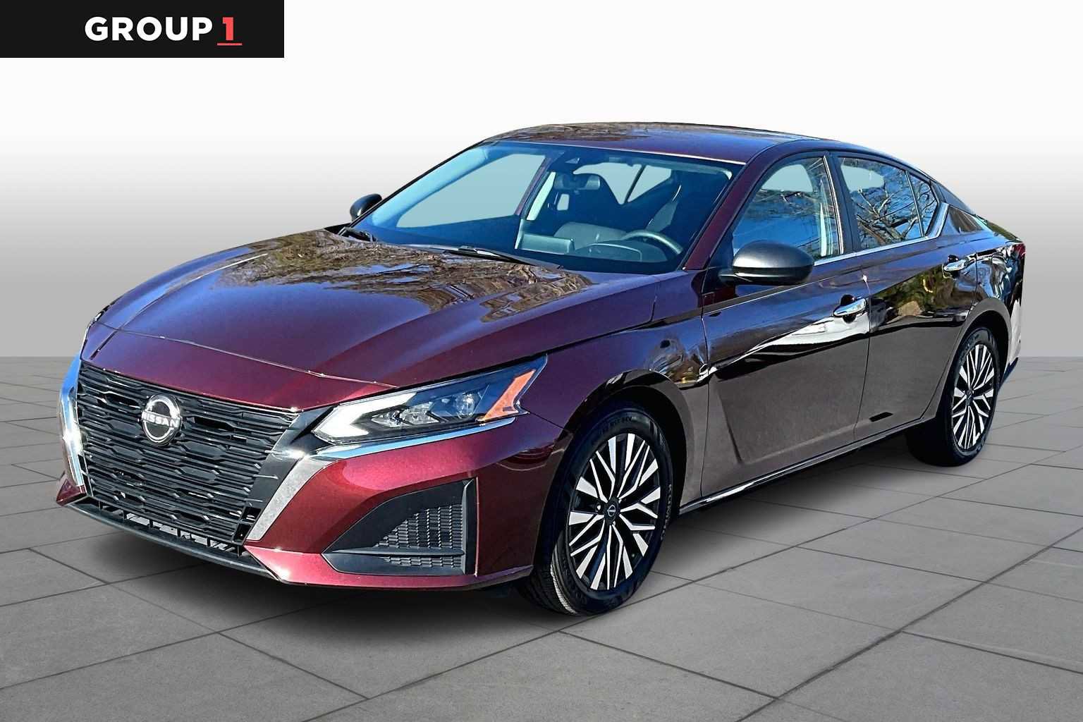 Used 2024 Nissan Altima 2.5 SV image 1