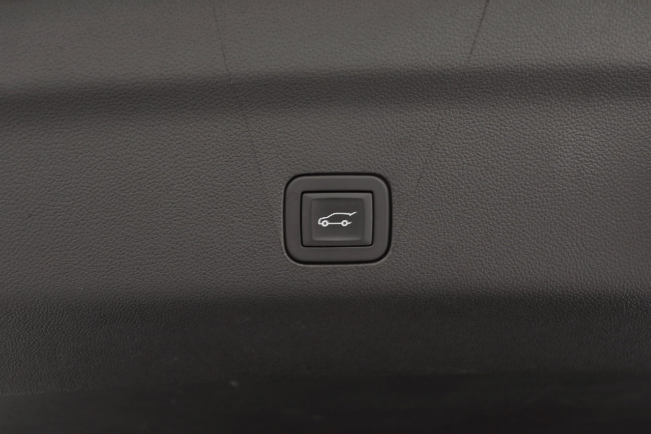 Used 2025 Chevrolet Tahoe High Country image 25