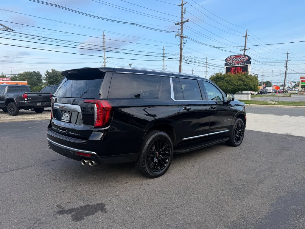 Used 2022 GMC Yukon XL Denali AWD/4WD image 7