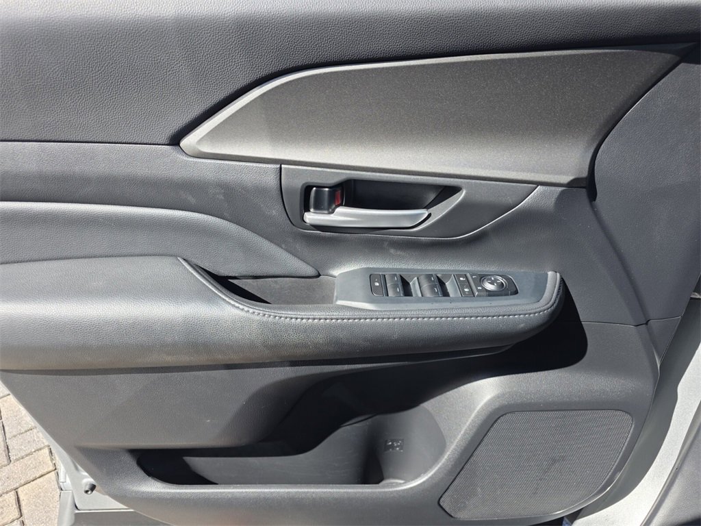 Certified 2024 Toyota Grand Highlander XLE image 29
