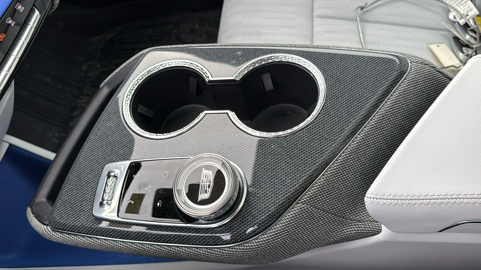 New 2026 Cadillac Optiq Luxury 2 image 22