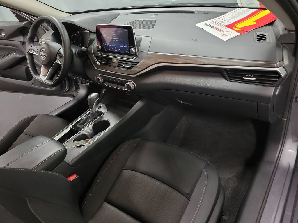 Used 2025 Nissan Altima 2.5 SV FWD image 25